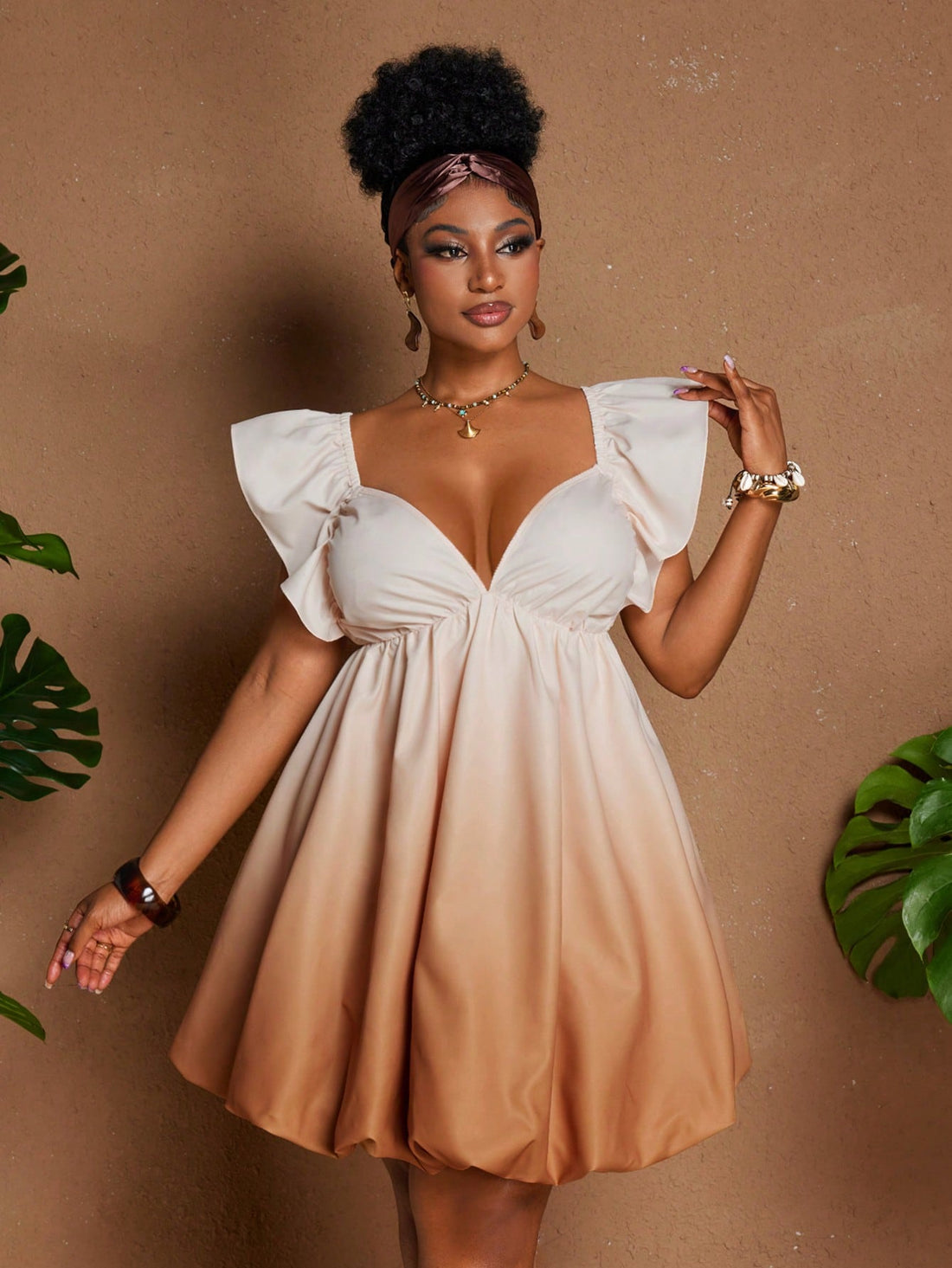 Embrace your curves in this playful plus size dress that does all the talking! The eye-catching gradient pattern flows beautifully with flirty ruffles, while the sweetheart neckline adds just the right touch of romance. Slip it on for instant style points—no effort required! Perfect for brunches, casual outings, or whenever you want to feel fabulous without trying too hard.