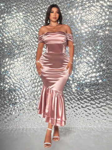 Turn heads with this Plus Size Off-Shoulder Mermaid Bodycon Dress, designed to hug your curves and highlight your elegance. The off-shoulder neckline adds a flirty touch, while the mermaid silhouette creates a stunning, hourglass shape. Perfect for any special occasion where you want to feel confident and fabulous!