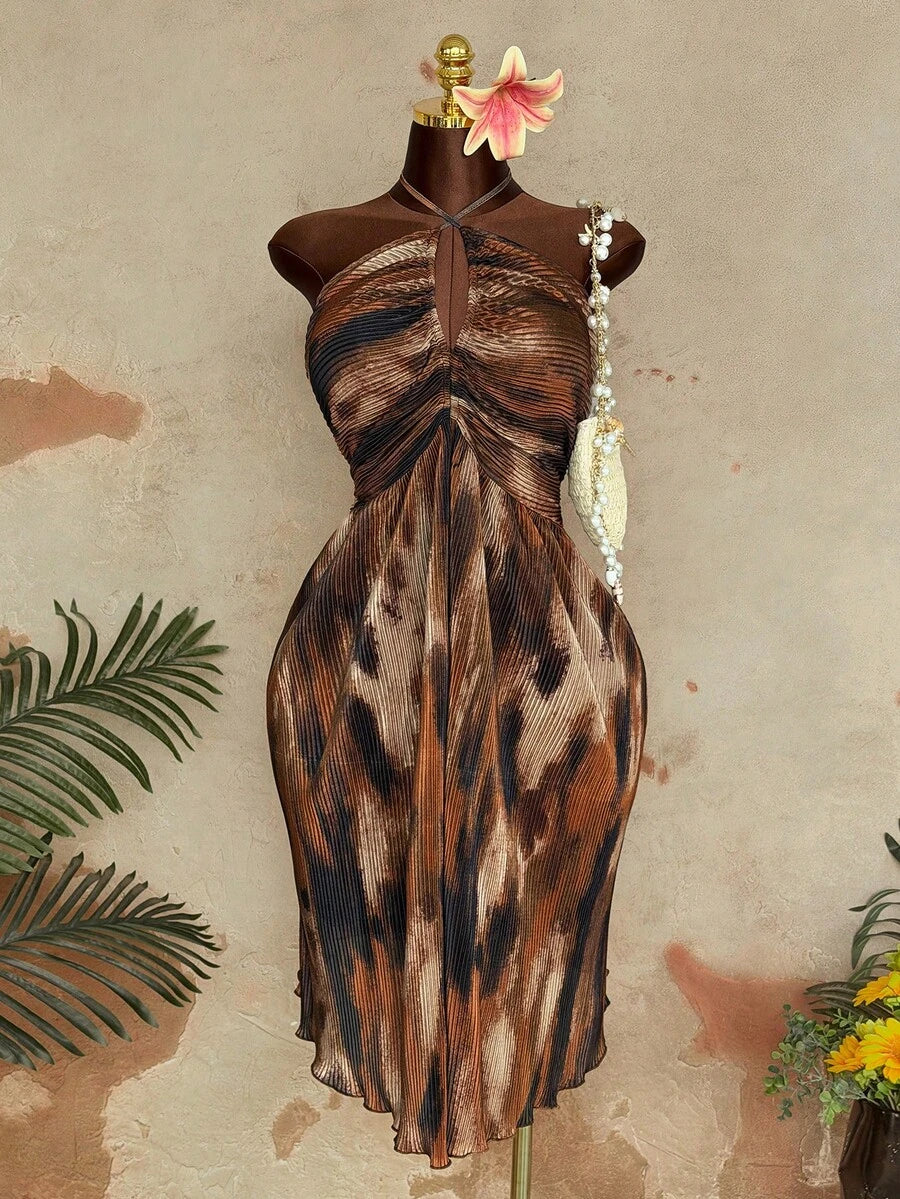 Experience the breathtaking fusion of heritage artisanal artistry and sharp, modern architectural tailoring. This stunning ombre-gradient ensemble is meticulously designed for the woman who values a high-fashion, "quiet luxury" approach to seasonal dressing—the ultimate centerpiece for prestigious festival retreats, exclusive coastal soirées, and high-authority summer vacations.