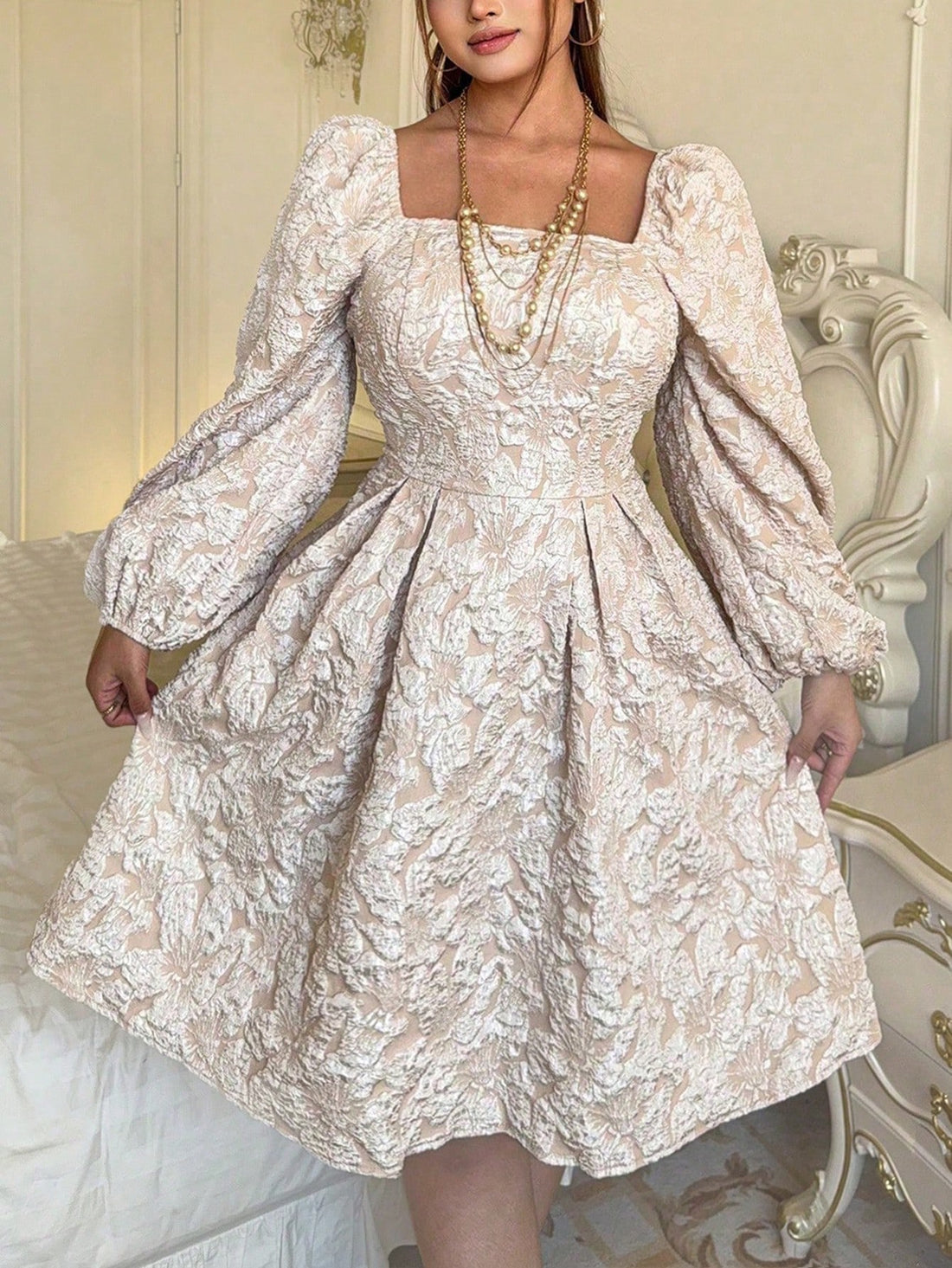 Unleash your inner romance with this retro jacquard dress! The playful puff sleeves and cinched waist add a touch of whimsy to your wardrobe. Perfect for plus size fashionistas who want to make a statement (without taking themselves too seriously).