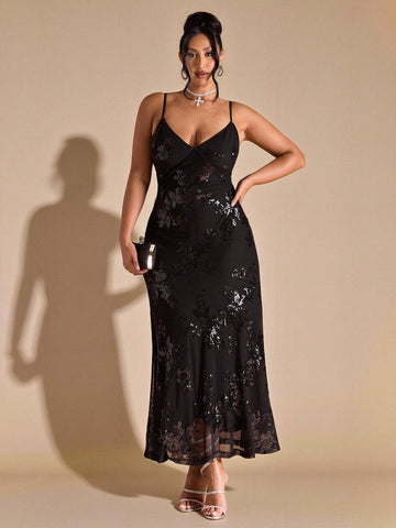 Shine bright wherever you go with this Plus Size Sparkly Sequin Camisole. Its elegant, backless design adds a flirty touch, perfect for fall nights and festive parties. Easy to pair and guaranteed to turn heads, this slip top brings sparkle and sass to your wardrobe in all the right places.
