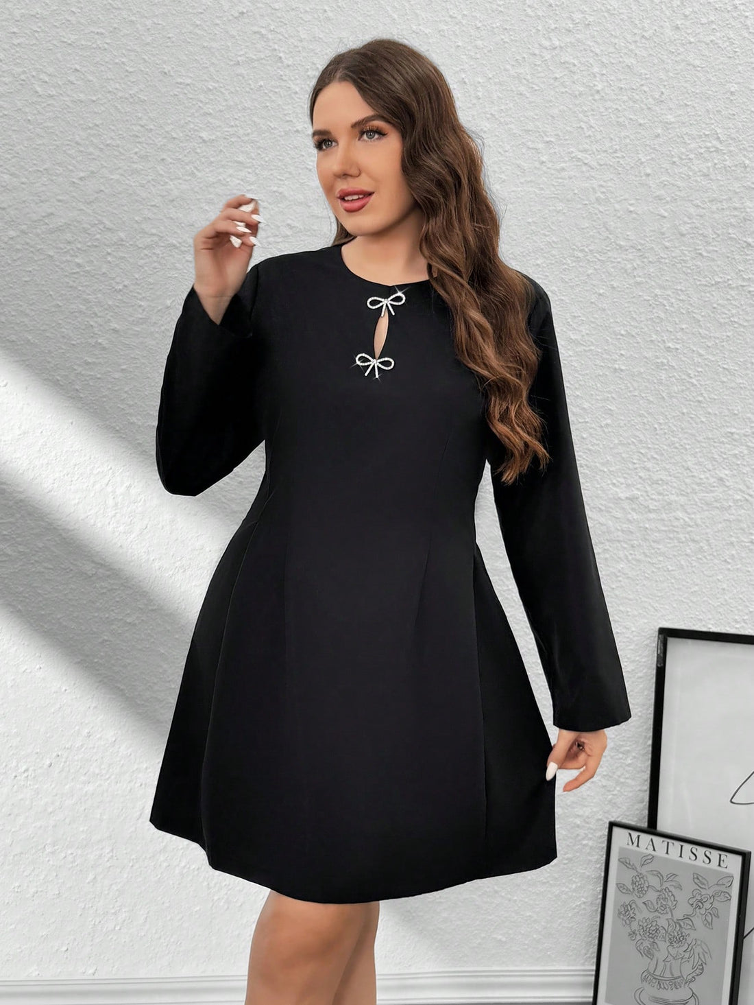 Celebrate love in style with this plus size vintage-inspired black dress, perfect for Valentine’s Day and beyond. Featuring long sleeves for a graceful touch, a charming bow brooch that adds a flirty accent, and a tie waist to flatter your curves, this dress effortlessly blends classic romance with modern comfort. Whether it’s a date night or a special occasion, feel confident and playful in a look that’s as lovely as you are.