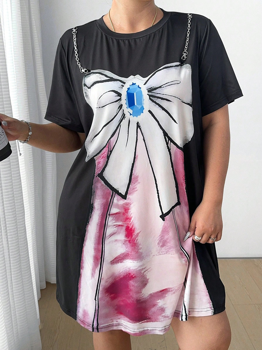 Upgrade your wardrobe game with our Plus Size Women's Casual Bow Print Shift Dress. This trendy dress features a playful bow print and short sleeves, making it perfect for any casual occasion. The crew neck adds a touch of fashion-forward flair. Available in plus sizes, this dress is both stylish and comfortable.
