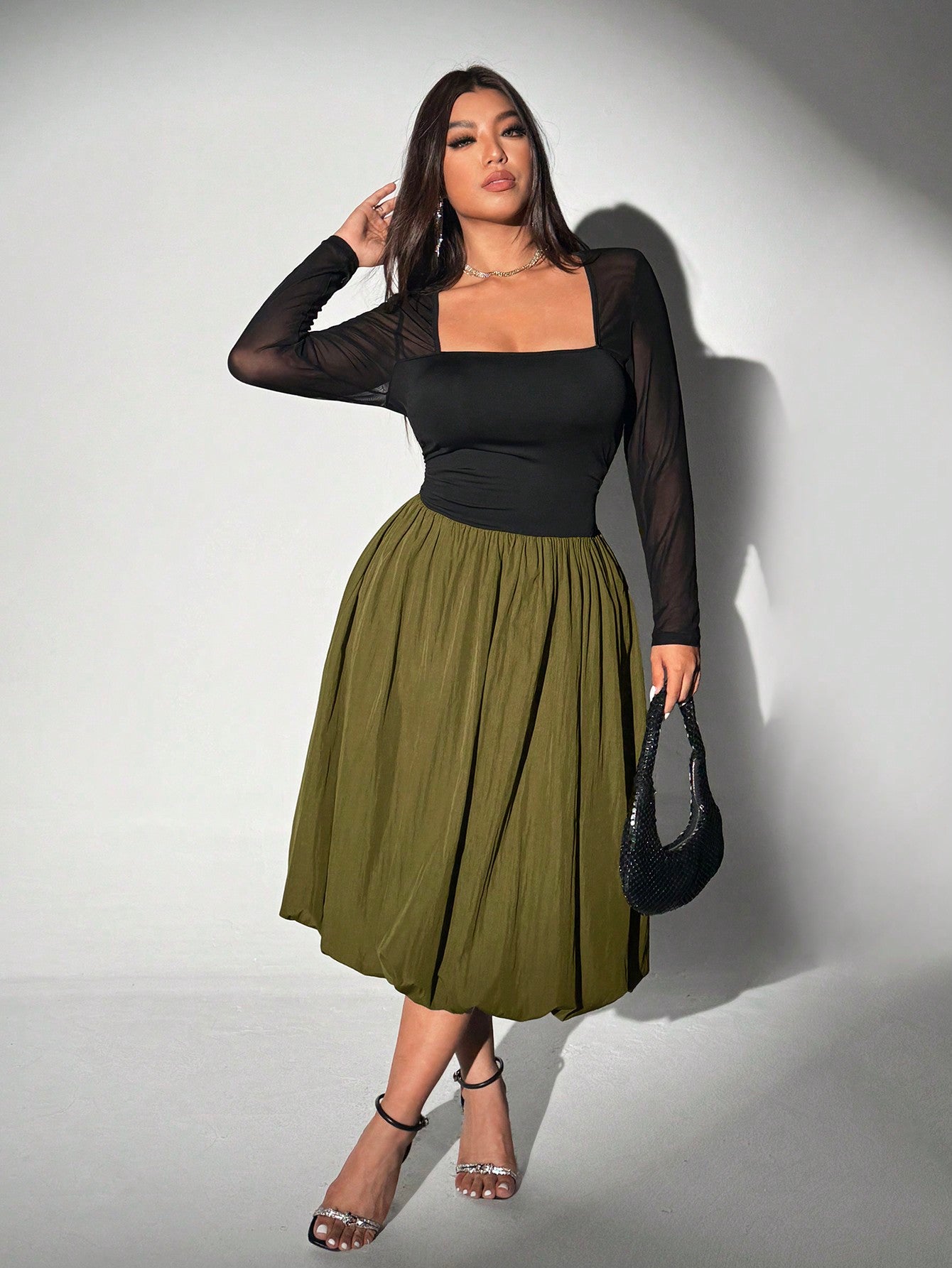 Step into autumn with flair in this plus size colorblock dress designed to brighten your wardrobe. Featuring a chic square neckline and cozy long sleeves, it blends comfort with elegance effortlessly. The playful mix of autumn hues adds a fresh twist to your seasonal style, making it perfect for everything from brunch dates to evening strolls. Embrace the season’s charm while feeling confident and comfortable all day long.
