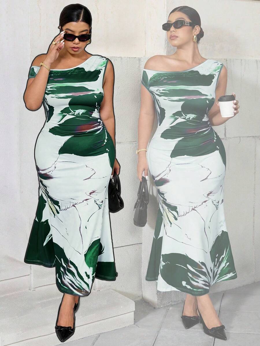Step into timeless charm with this plus size purple floral halter neck mermaid maxi dress. Its vintage French summer style brings a playful yet elegant vibe, hugging your curves while flowing gracefully to the floor. Perfect for sunny days or evening soirées, this dress lets you bloom wherever you go.