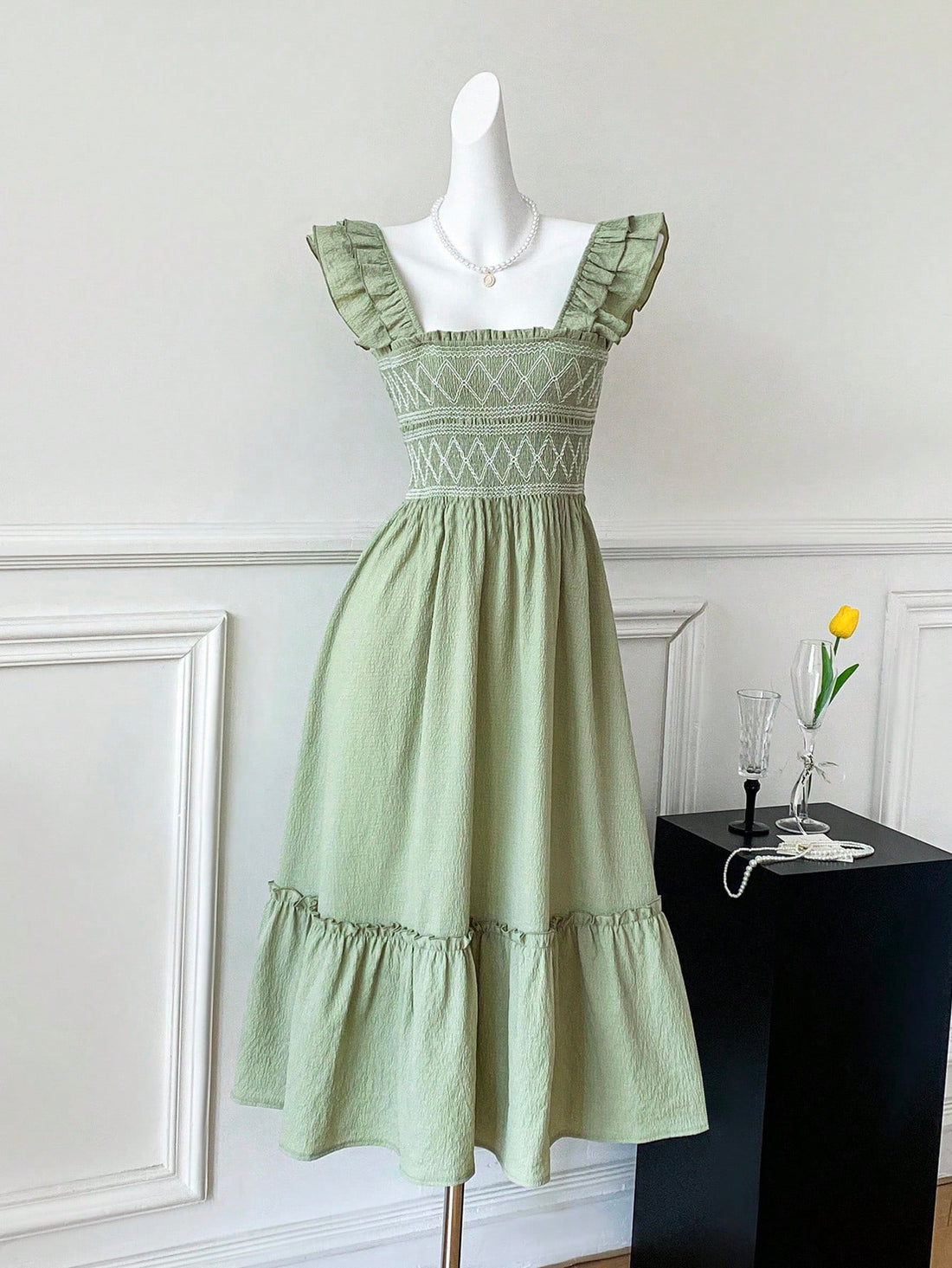 Step into sunshine and style with this Plus Size Floral Green Strap Dress, perfect for beach getaways! Its vibrant floral pattern and breezy straps keep you cool and charming during spring and summer adventures. Flowy and flattering, it’s designed to celebrate your curves while adding a splash of tropical fun to your wardrobe. Ideal for sandy strolls or sunset dinners, this dress brings vacation vibes wherever you go.