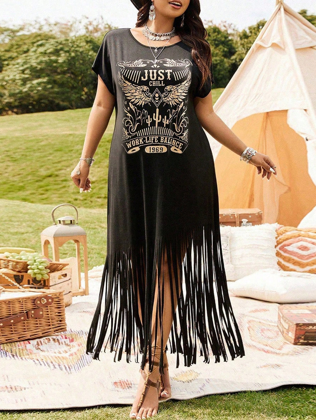 Step into spring and summer with this playful plus size floral print western festival dress. Featuring a fun fringe hem, it brings a breezy, carefree vibe perfect for festivals or sunny days out. The vibrant floral pattern adds a touch of whimsy, while the comfortable fit ensures you can dance and enjoy every moment with confidence. Embrace your style and celebrate the season in this charming dress made just for you.
