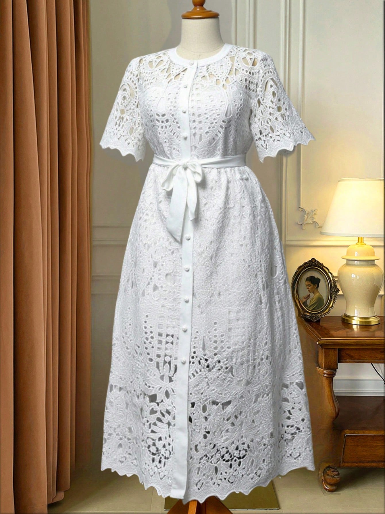 Step out in style and comfort with this playful plus size lace dress, featuring a charming solid color design and delicate pearl buttons. Perfect for casual holiday gatherings, it combines elegance with ease, making every moment feel special and fun.