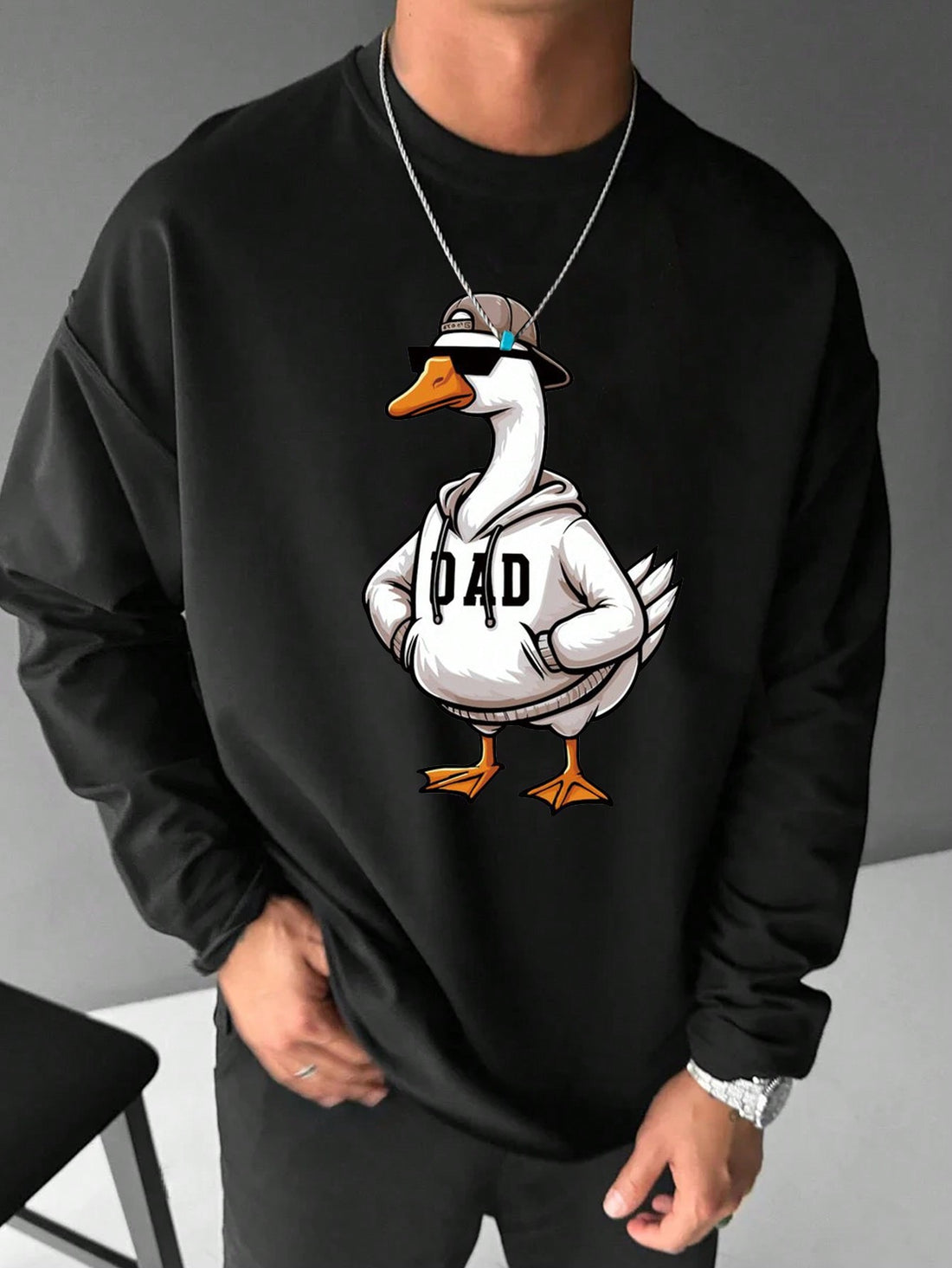 Get ready for some quirky love with this Cartoon Duck Print Crew Neck Sweatshirt! Perfect for any dad who doesn't take himself too seriously, this sweatshirt combines humor and style. Show your love for dad with this unique and playful piece. (Dad jokes not included!)