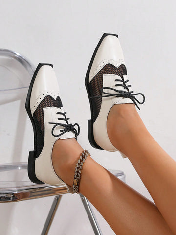 Step back in time with these Retro Chic lace-up brogue flat shoes! In classic black and white, these vintage British beauties will add a touch of sophistication to any outfit. Perfect for the quirky fashionista looking to make a statement (without sacrificing comfort). Say hello to your new favorite shoes!