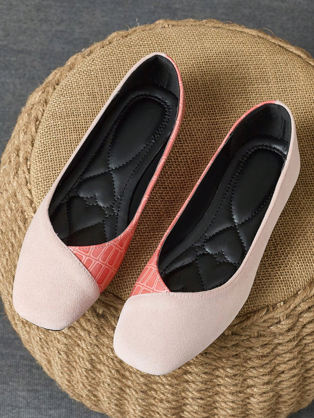 Indulge in timeless fall style with our Retro Elegance wine red Mary Jane flats. Made for comfort, these classic shoes combine elegance and comfort for a truly versatile look. Perfect for any occasion, from work to play. Step into vintage-inspired chic today!