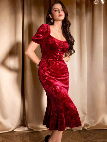 Get ready to turn heads at your next event with our Retro Velvet Bodycon Dress. The elegant flared puff sleeves add a touch of glamour and sophistication, while the soft velvet material keeps you comfortable and stylish. Perfect for autumn and winter occasions, this dress will make you stand out from the crowd.
