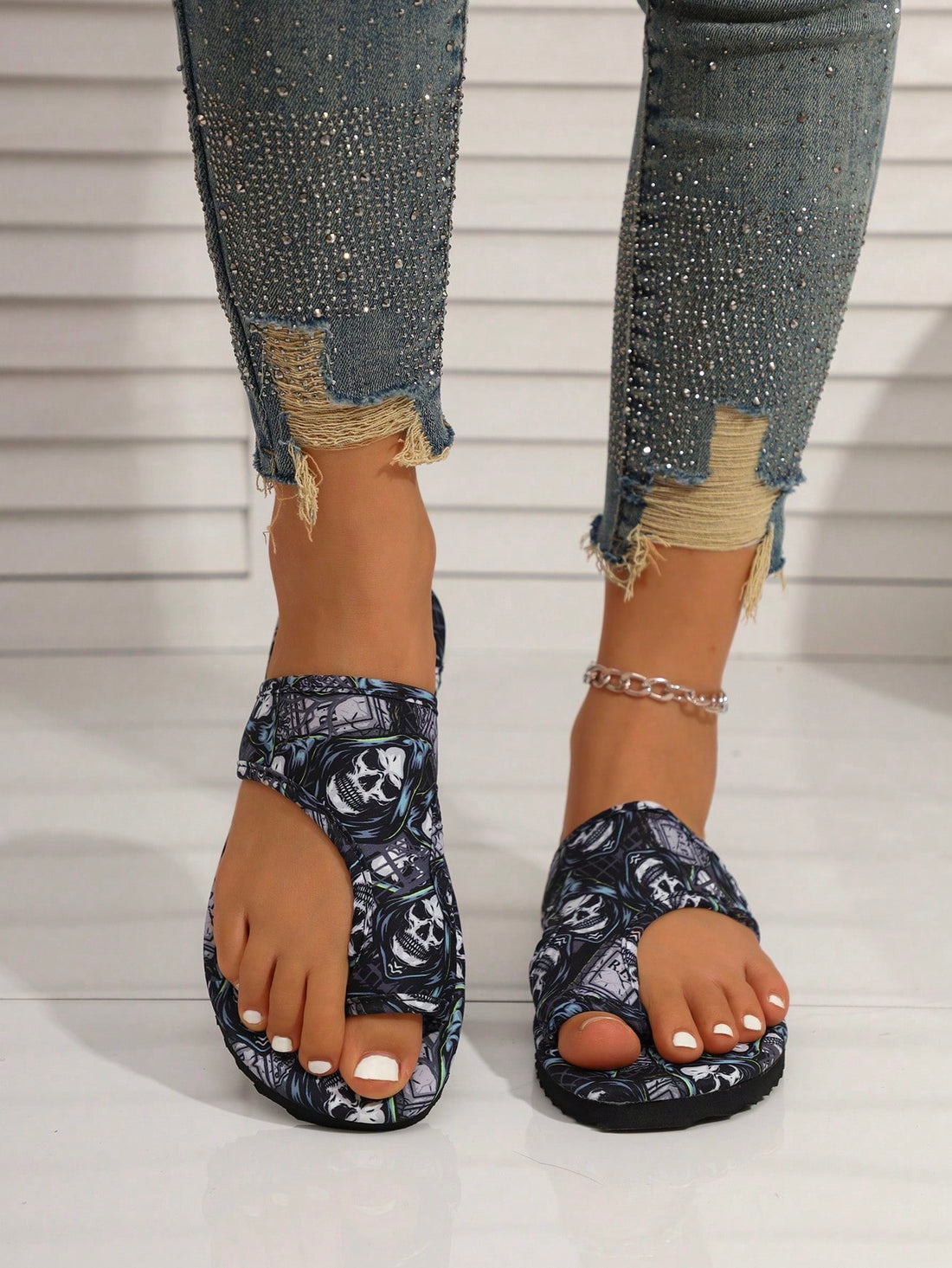 Elevate your style with our Roman Holiday Style Plus Size European and American Fashion Sandals for Women. With their iconic design and comfortable fit, you can enjoy both fashion and functionality. These sandals are perfect for any occasion, making you stand out with confidence. Give your feet the luxury they deserve with these stylish and trendy sandals.