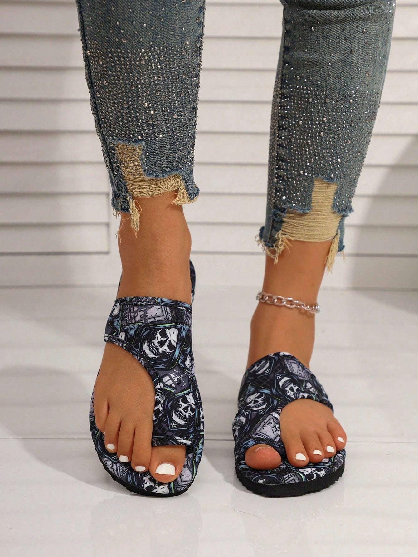 Elevate your style with our Roman Holiday Style Plus Size European and American Fashion Sandals for Women. With their iconic design and comfortable fit, you can enjoy both fashion and functionality. These sandals are perfect for any occasion, making you stand out with confidence. Give your feet the luxury they deserve with these stylish and trendy sandals.