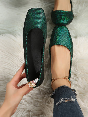 These elegant ballet flats feature a shimmering, metallic finish and a stylish square toe design. Perfect for outdoor occasions, the flats add a touch of sophistication to any outfit while providing comfort and durability. Make a statement with these eye-catching flats.