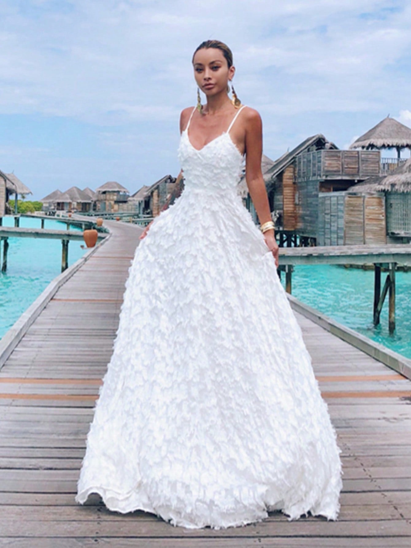 Enhance your wardrobe with the effortlessly chic Simply Chic dress. Made with comfortable spaghetti straps and a sleeveless design, this dress is perfect for any occasion. The solid color adds a touch of sophistication, making it a versatile and stylish addition to your closet.