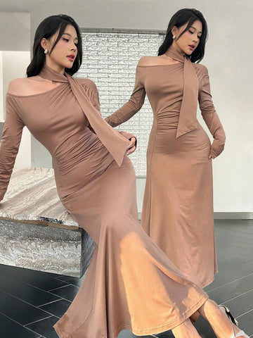 Introducing our Sleek Long Sleeve Casual Dress. Effortlessly embody elegance and minimalism with this dress that's perfect for everyday wear. Its long sleeves offer coverage while the sleek design adds sophistication to any outfit. Elevate your style with this must-have dress.