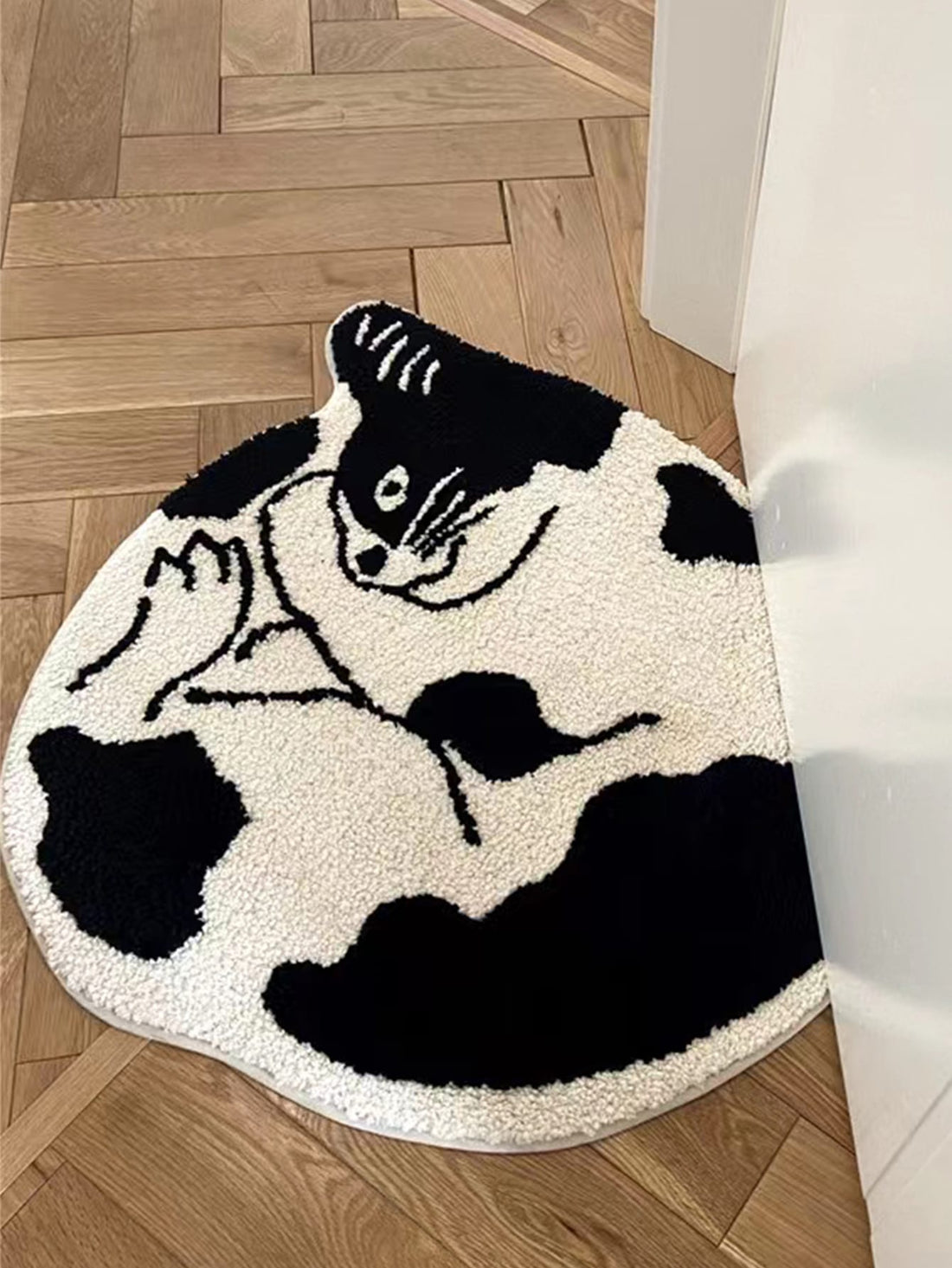 Enhance any room decor with our Soft and Stylish Cat Patterned Rug. Made with soft materials for comfort under your feet, this rug adds a touch of playful charm with its cute cat pattern. A versatile addition to any space, perfect for cat lovers.