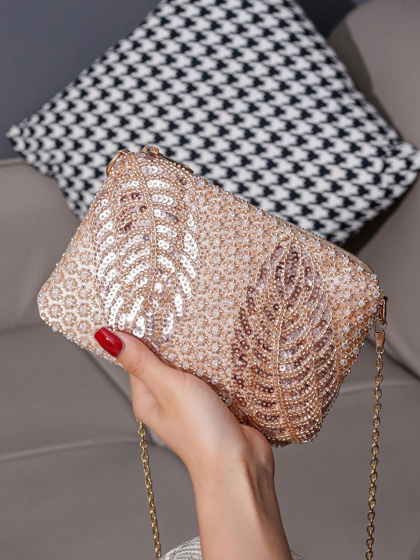 Elevate your party outfit with the Sparkle and Shine clutch bag. The glitter leaf shape adds a touch of glamour to any formal occasion. With a spacious interior, it can hold all your essentials while the sturdy clasp keeps them secure. Perfect for adding a hint of sparkle to your look.