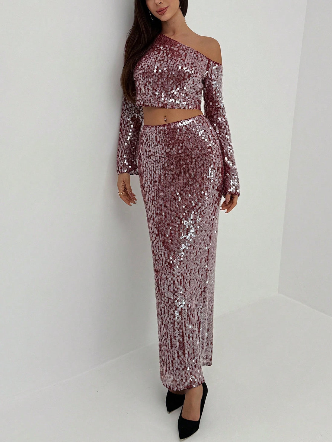 Turn heads at every holiday celebration in this dazzling red sequin mini skirt! Perfect for Christmas parties, New Year's Eve bashes, and festive gatherings, this eye-catching piece delivers instant glamour and fun. The shimmering sequins catch the light with every move, creating a mesmerizing sparkle that keeps the spotlight on you. Pair it with your favorite top and heels for a show-stopping look that says you're ready to celebrate in style. Whether you're dancing till midnight or mingling with friends, t