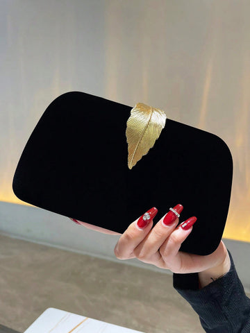 Sparkling Elegance: This exquisite clutch bag will add a touch of glamour to any evening event or party. Its glittery design will catch the light and dazzle all around you. Elevate your style and make a statement with this stunning accessory.