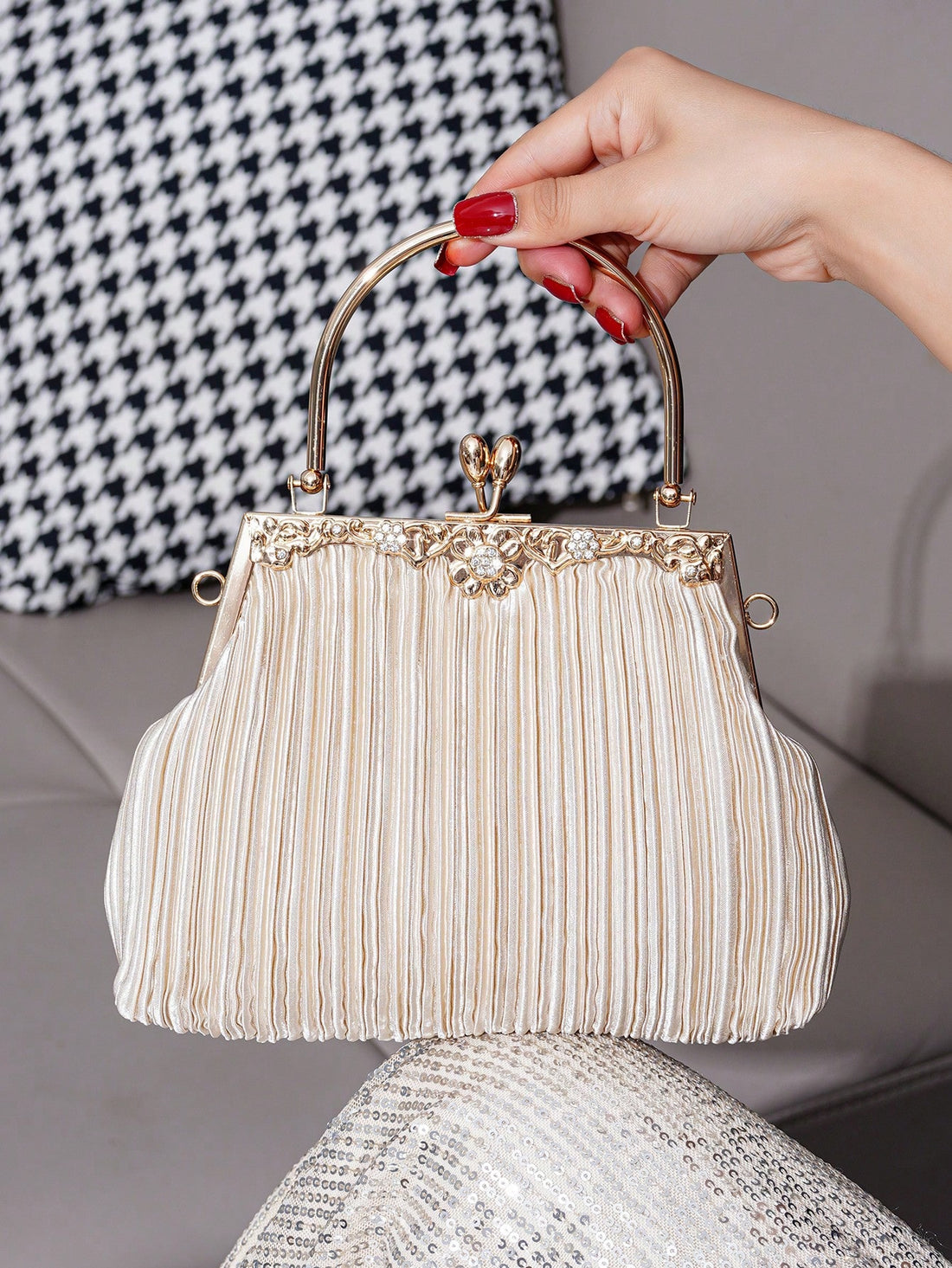 Introducing Sparkling Glamour: a glittery handbag perfect for evening events and dance parties. The sparkling design adds a touch of glamour to any outfit, while the spacious interior provides ample storage for your essentials. Elevate your style with this must-have accessory.