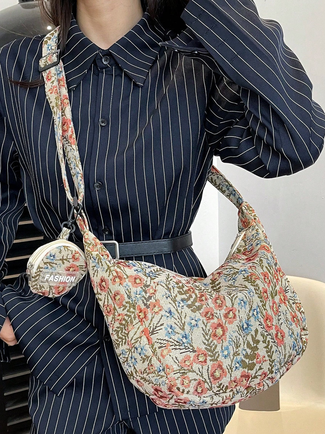 This Spring Leopard Print Butterfly Shoulder Bag combines the elegance of European style with the boldness of American fashion. The striking leopard print adds a touch of glamour, while the butterfly design symbolizes freedom and transformation. A must-have for any fashion-forward individual.