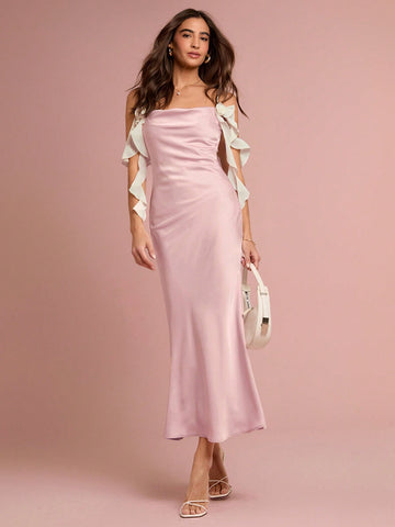 Flaunt your beachy vibes with our Spring/Summer Women's White Linen Maxi Dress! The high slit adds a touch of sultry to this romantic piece, while the delicate tie straps give it a playful touch. Perfect for a sunny vacation, this dress will keep you cool and stylish all day long.