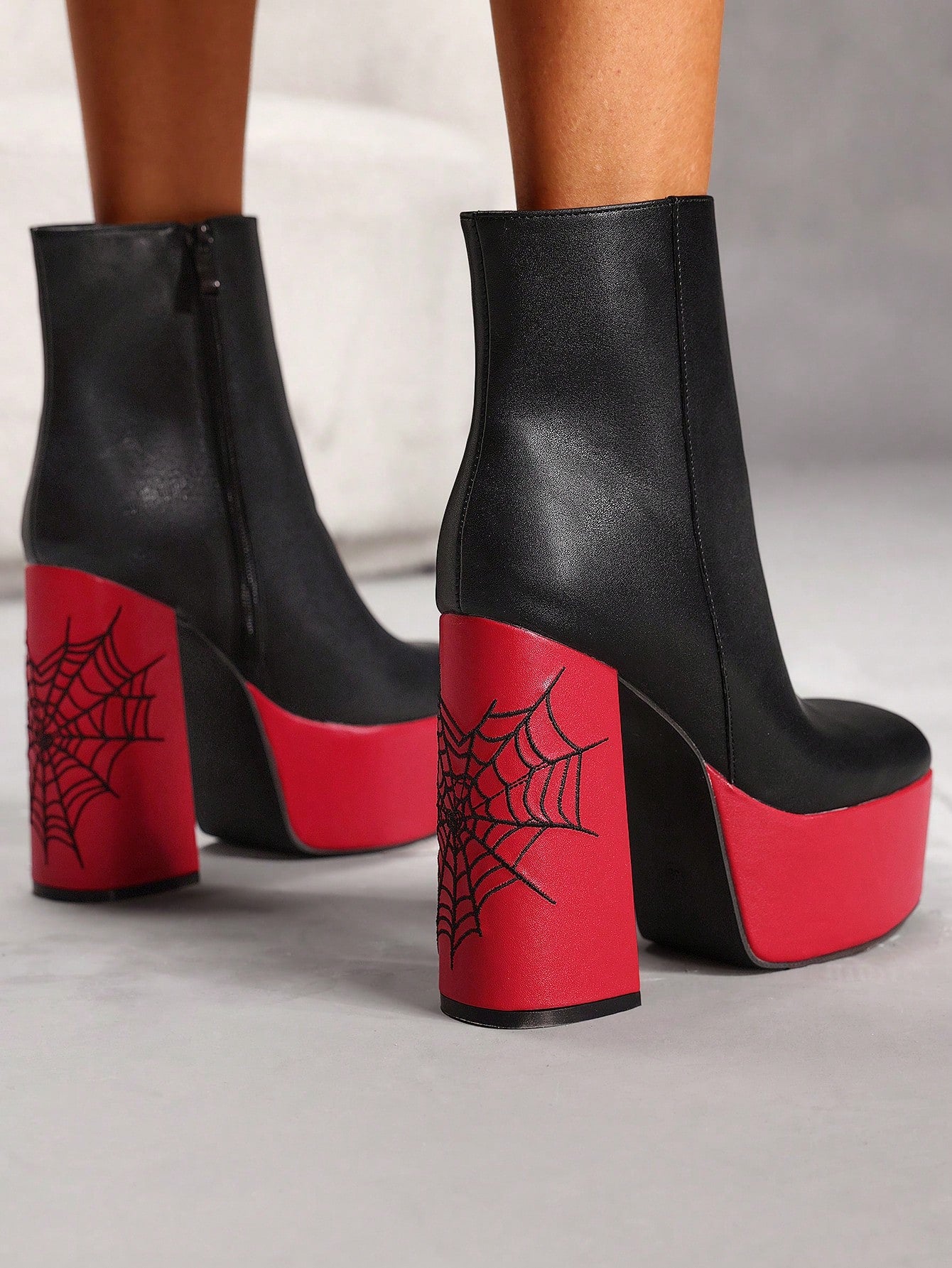 These Square Toe Chunky Heel Party Ankle Boots are perfect for fashionable outdoor wear. With their waterproof design, your feet will stay dry even in wet weather. The embroidered details add a touch of style, while the chunky heel gives you a comfortable boost in height. Perfect for casual events or parties.