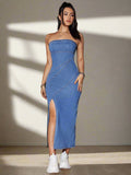 This denim dress with a side slit is the ultimate slim-fit fashion statement for any occasion. Featuring a strapless style and a flattering side slit design, this dress offers comfort, style, and versatility. Perfect for an effortless and chic look.