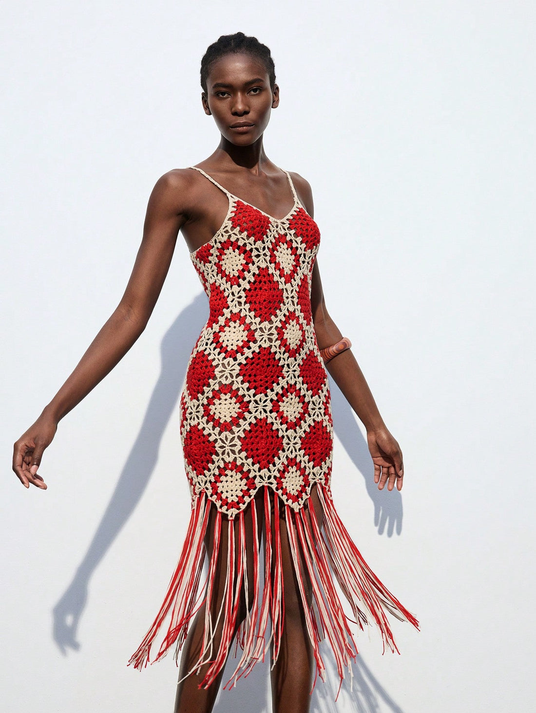 Looking for the perfect dress for summer beach vacation? Look no further! This stylish crochet knitted dress in black and beige is the ideal choice. Its unique design is eye-catching, while the lightweight fabric ensures comfort on hot days. Bring a touch of elegance to your vacation wardrobe with this must-have dress.