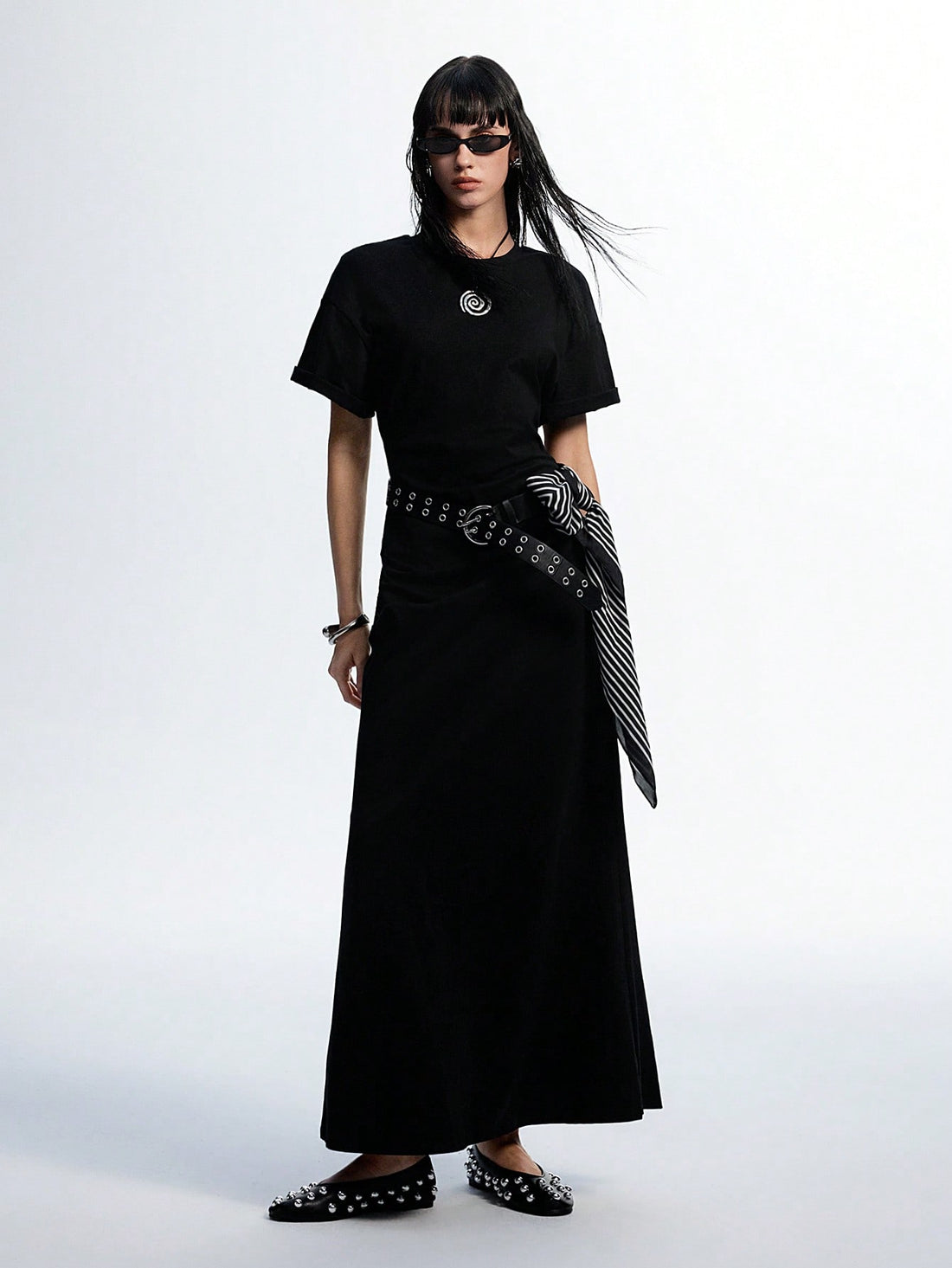 Step out in style with this playful black short-sleeved maxi dress, perfect for breezy summer days. Its flowing silhouette offers comfort for your daily commute while adding a touch of Y2K flair to your look. Whether you're headed to work or a festive gathering, this dress effortlessly blends ease and fun for any occasion.