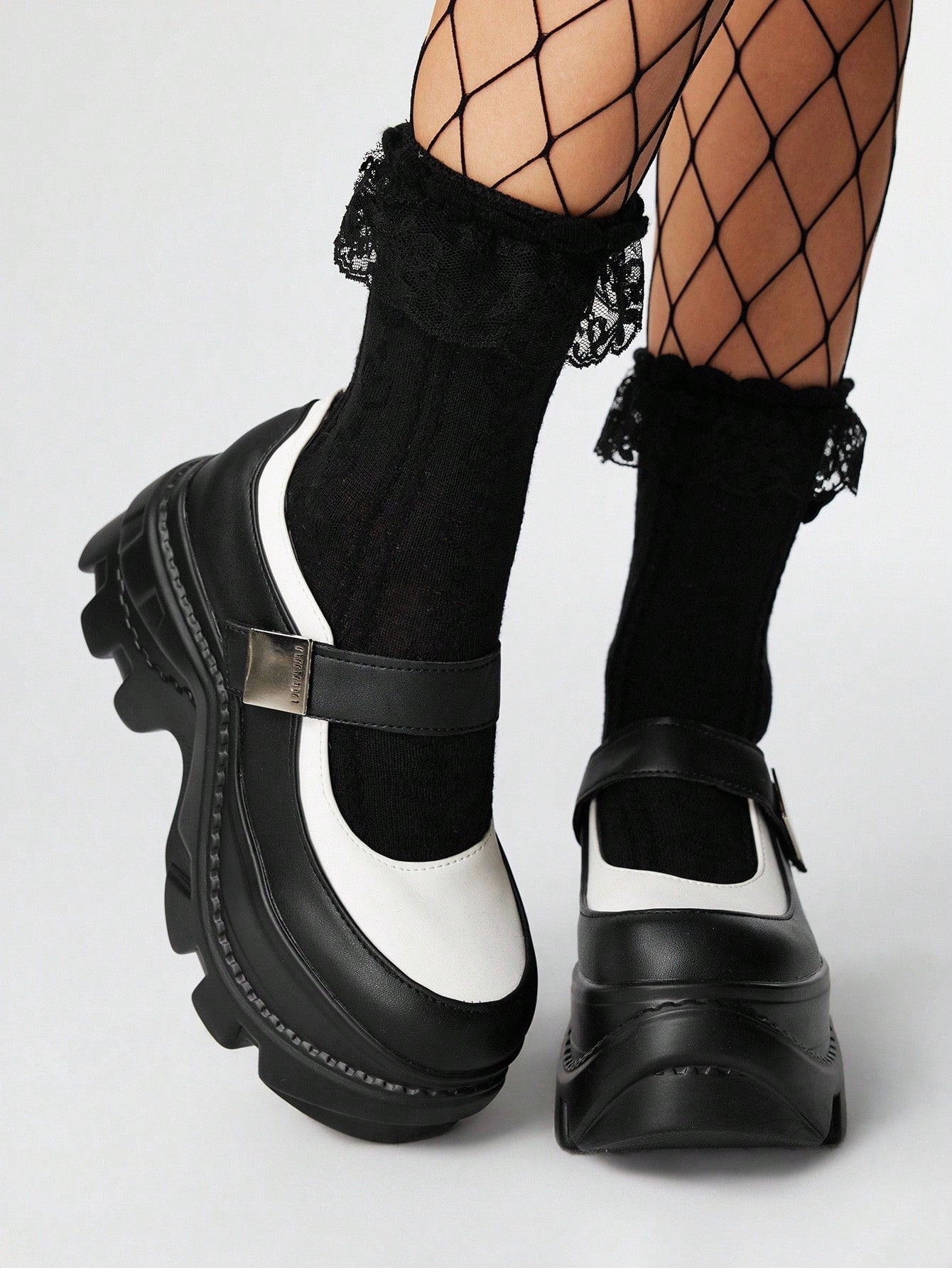 Step into spring with attitude in these Stylish Grunge Punk Mary Jane Shoes. Featuring bold dark goth vibes and a chunky platform, they add an edge to any outfit. Perfect for those who love mixing classic Mary Jane charm with rebellious flair, these shoes promise comfort and standout style all season long. Elevate your look and let your feet do the talking!