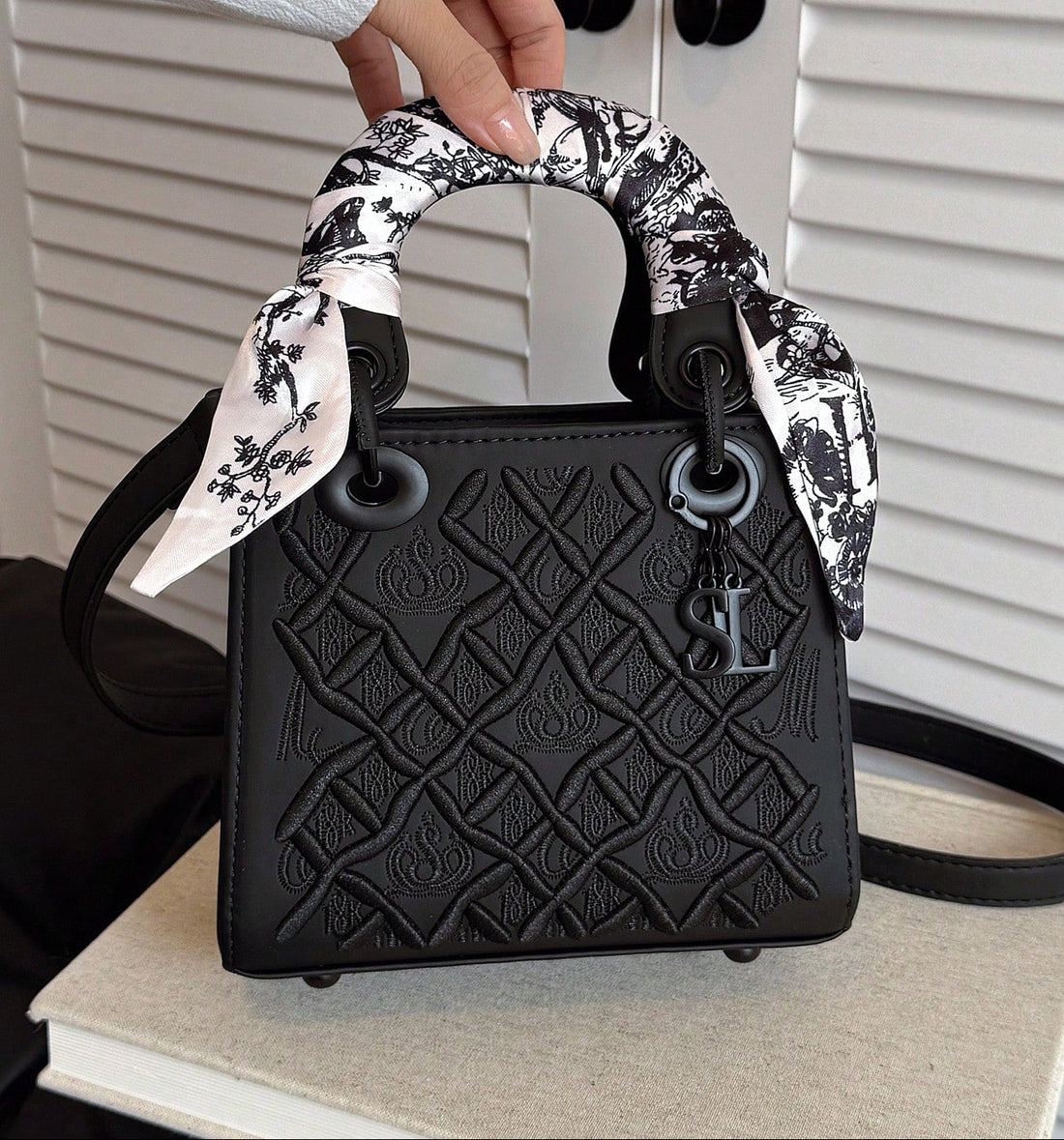 Elevate your everyday carry with this stunning diamond grid handbag—a sophisticated blend of style and practicality. Crafted with meticulous attention to detail, the geometric quilted pattern catches the light beautifully while the spacious interior keeps your essentials organized. Whether you're jet-setting across the globe or navigating your daily adventures, this versatile piece transitions seamlessly from boardroom to brunch. The premium construction ensures durability without compromising on that covet