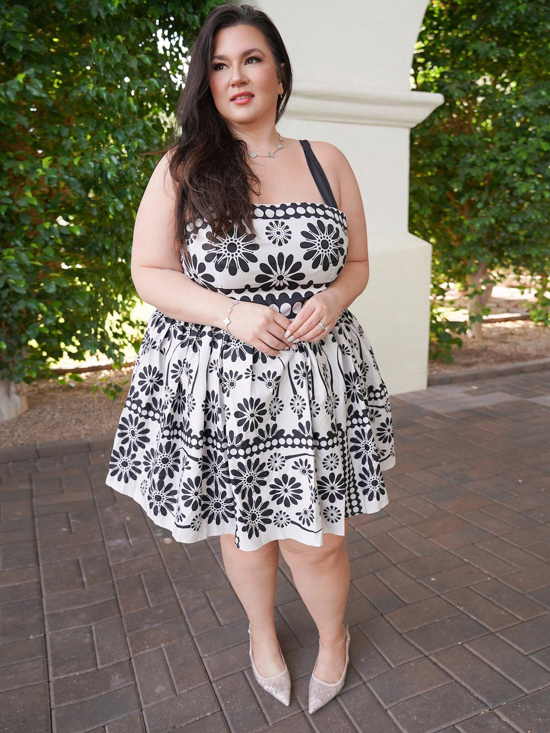 Turn heads this season in our chic black geometric retro mini dress, expertly designed for pear-shaped figures. The bold, eye-catching pattern flatters your silhouette while the playful retro vibe brings instant personality to any getaway. Available in generous plus sizes, this vacation essential pairs effortlessly with sandals for beach days or heels for evening adventures. Comfortable, confident, and undeniably stylish—your new go-to dress awaits!