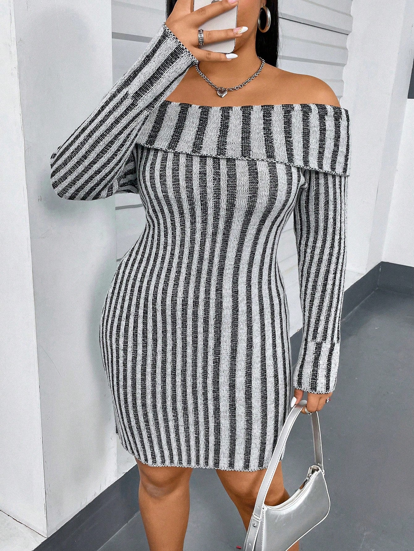 Step out in confidence with this Stylish Plus Size Off-Shoulder Long Sleeve Sweater Dress. Designed to hug your curves while keeping you cozy, its off-shoulder cut adds a flirty twist to classic comfort. Perfect for chilly days when you want to stay warm without sacrificing style—this dress effortlessly blends relaxed vibes with a touch of sass. Slip it on and get ready to turn heads wherever you go!