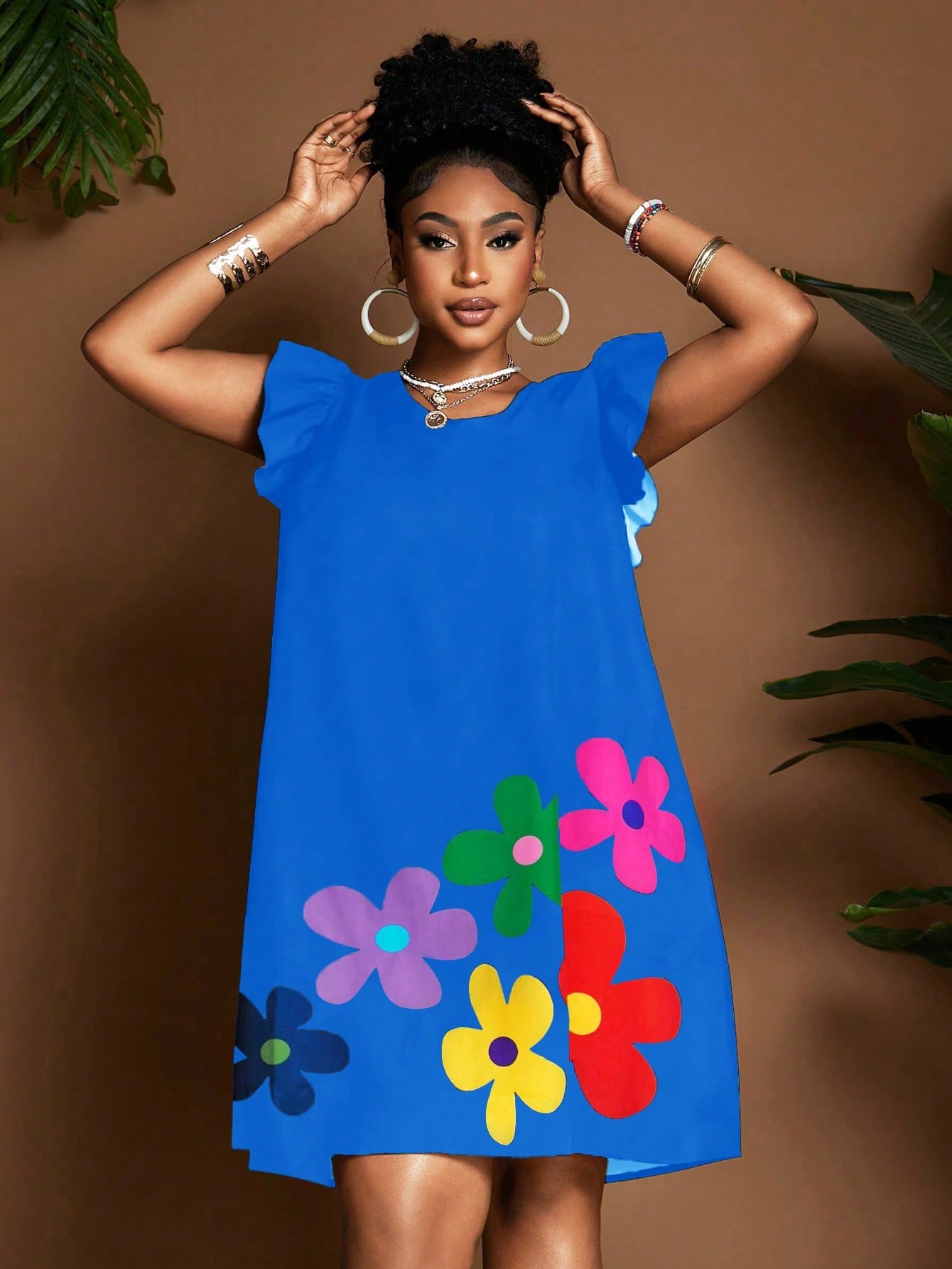Embrace summer with this playful plus-size crew neck dress that's all about easy-breezy style! The cap sleeves offer just the right amount of coverage, while the flattering silhouette works its magic without trying too hard. Slip it on for instant confidence – because looking fabulous shouldn't require a 12-step routine. Your new go-to for everything from backyard BBQs to impromptu ice cream dates!