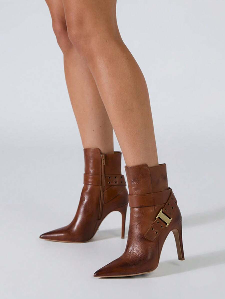 Step out in style with these pointed toe ankle Martens boots, designed to add a chic edge to any bridesmaid look or office outfit. Their sleek silhouette pairs perfectly with dresses or trousers, making you the star of weddings and workdays alike. Comfortable enough to dance all night or hustle through meetings, these boots bring playful sophistication wherever you go.
