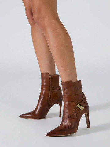 Step out in style with these pointed toe ankle Martens boots, designed to add a chic edge to any bridesmaid look or office outfit. Their sleek silhouette pairs perfectly with dresses or trousers, making you the star of weddings and workdays alike. Comfortable enough to dance all night or hustle through meetings, these boots bring playful sophistication wherever you go.