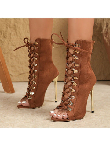 Step into chic adventure with these Rome-inspired gladiator sandals! Featuring lace-up ties, edgy rivets, and dazzling gold accents, they bring ancient flair to modern style. Perfect for turning heads wherever you go, these sandals blend boldness with a touch of glamour for a look that’s both fierce and fun.