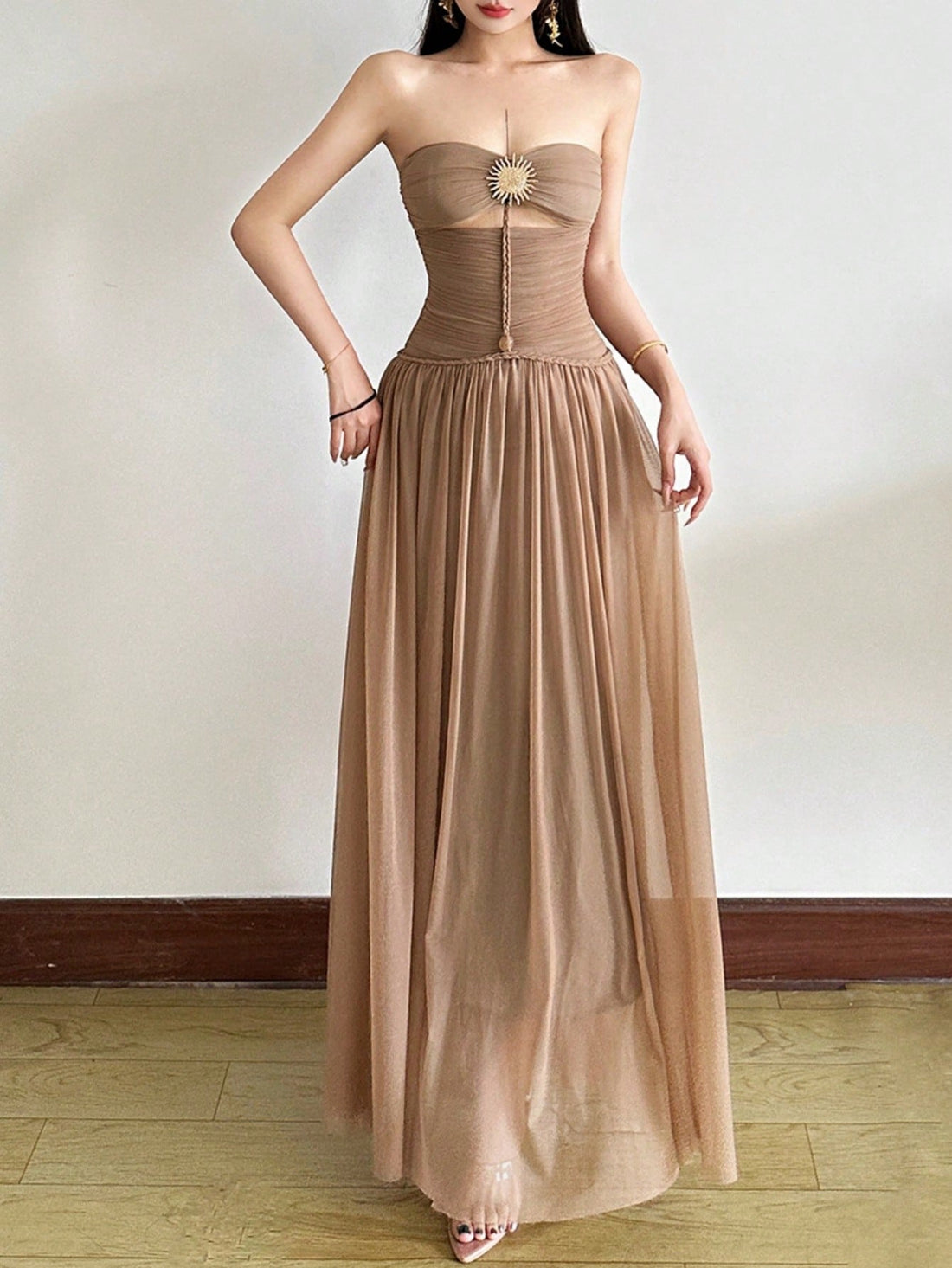 Slip into effortless sophistication with this stunning strapless dress that's equal parts chic and comfortable. The cinched waist creates a flattering silhouette that hugs you in all the right places, while the strapless neckline keeps things breezy and modern. Perfect for casual outings, weekend brunches, or whenever you want to look put-together without trying too hard. This dress proves that style doesn't have to be complicated—just slip it on and let the design do the talking. A wardrobe essential that 