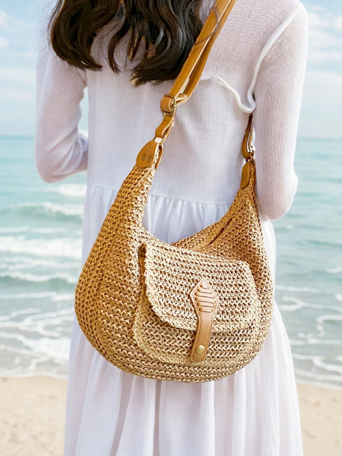 Stay stylish and organized this summer with our versatile woven crossbody bag for women. With its sleek design and convenient crossbody strap, this tote is perfect for any occasion. Made with high-quality materials, it's both durable and fashionable. A must-have addition to your summer wardrobe.
