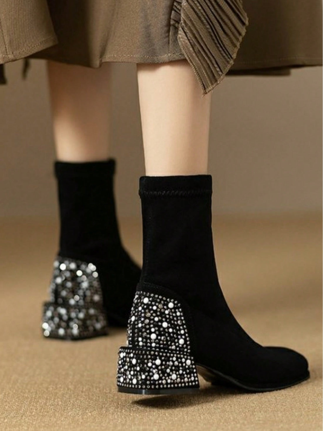 Step into autumn with flair in these playful mid-calf boots! Featuring a sparkling sequin finish, pointed toes, and a comfy elastic fit, they bring both style and ease to your wardrobe. Choose between a chic thick heel or a low heel to match your mood, while the plus-size-friendly design ensures everyone can shine this season. Perfect for adding a touch of fun to any outfit!