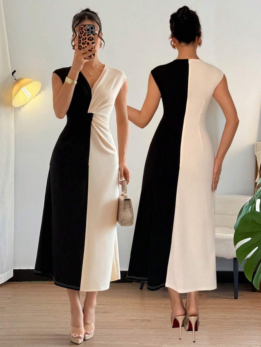 Effortlessly exude elegance in this stylish V-neck colorblock sleeveless bodycon dress. With its flattering silhouette and trendy colorblocking design, you'll stand out in any crowd. Perfect for a night out or special occasion, this dress is a must-have for any fashion-forward individual.