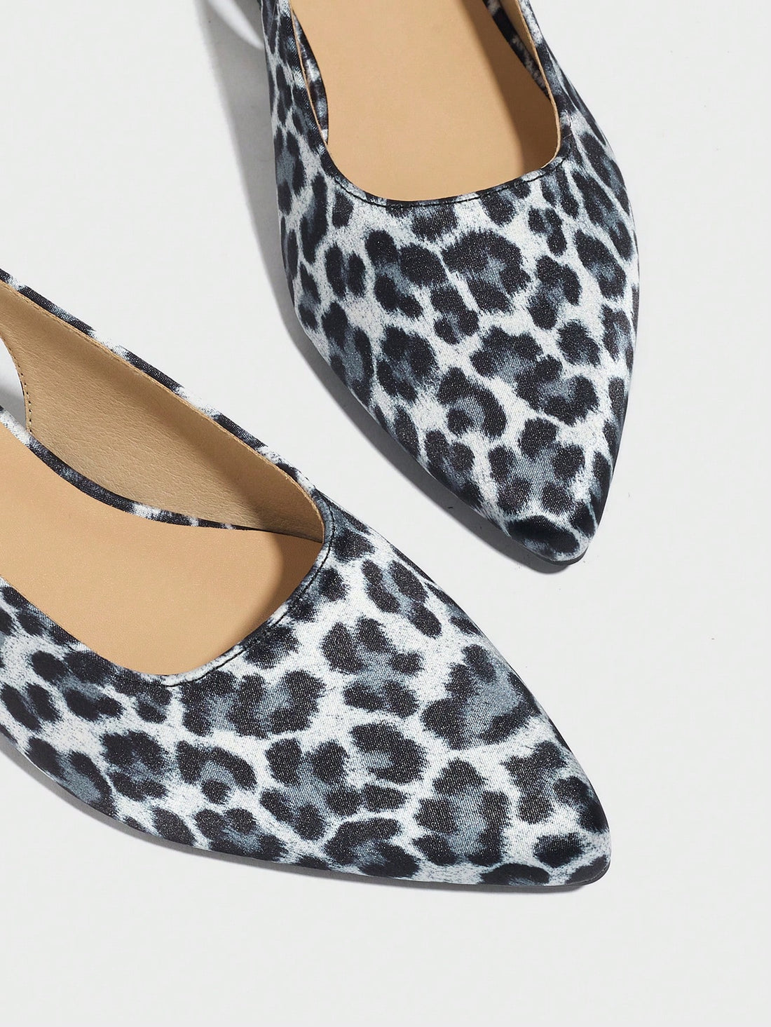 Step into style and comfort with our Stylish Women's Backless Rhinestone-Decorated High Heel Sandals. These versatile sandals are perfect for both casual and business wear, making you feel confident and fashionable. The rhinestone decoration adds an extra touch of glamour to any outfit.