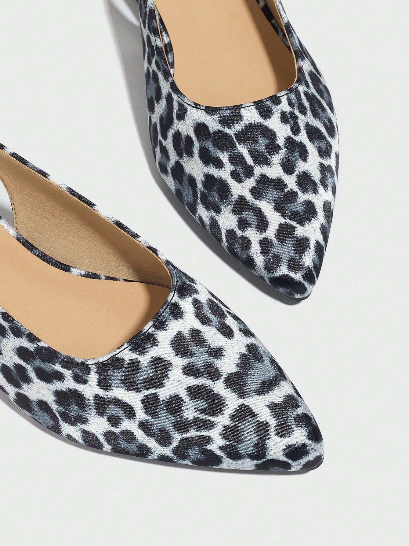 Step into style and comfort with our Stylish Women's Backless Rhinestone-Decorated High Heel Sandals. These versatile sandals are perfect for both casual and business wear, making you feel confident and fashionable. The rhinestone decoration adds an extra touch of glamour to any outfit.