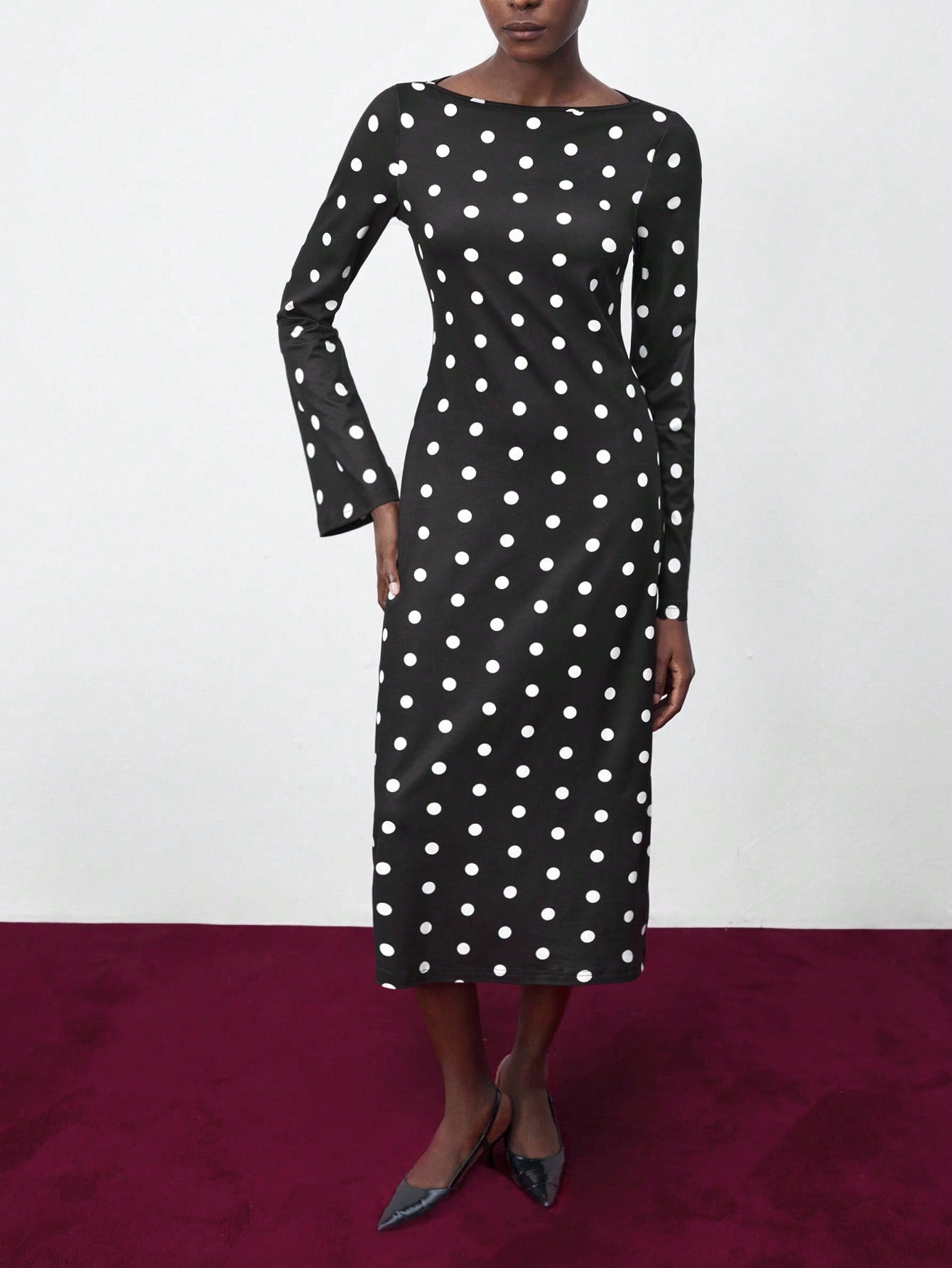 Step out in style with this playful flared midi dress designed for effortless chic. Featuring a flattering belt to cinch your waist and handy pockets to keep essentials close, it combines fashion and function. Perfect for casual days or brunch with friends, this dress adds a fun, flirty vibe to your wardrobe.