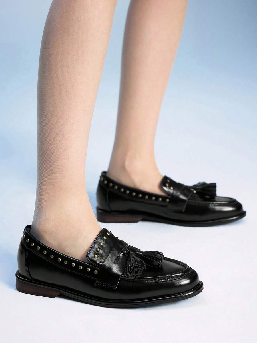Elevate your everyday style with these versatile women's casual fringe flat loafers. Crafted from premium PU leather with a durable PVC outsole, these mule loafers seamlessly transition from office to weekend adventures. The chunky heel provides comfortable all-day support, while the chic fringe detailing adds a bohemian touch to any outfit. Perfect for commuting, casual outings, or special occasions, these timeless loafers work beautifully for beach days, holidays, or Valentine's celebrations. A wardrobe e