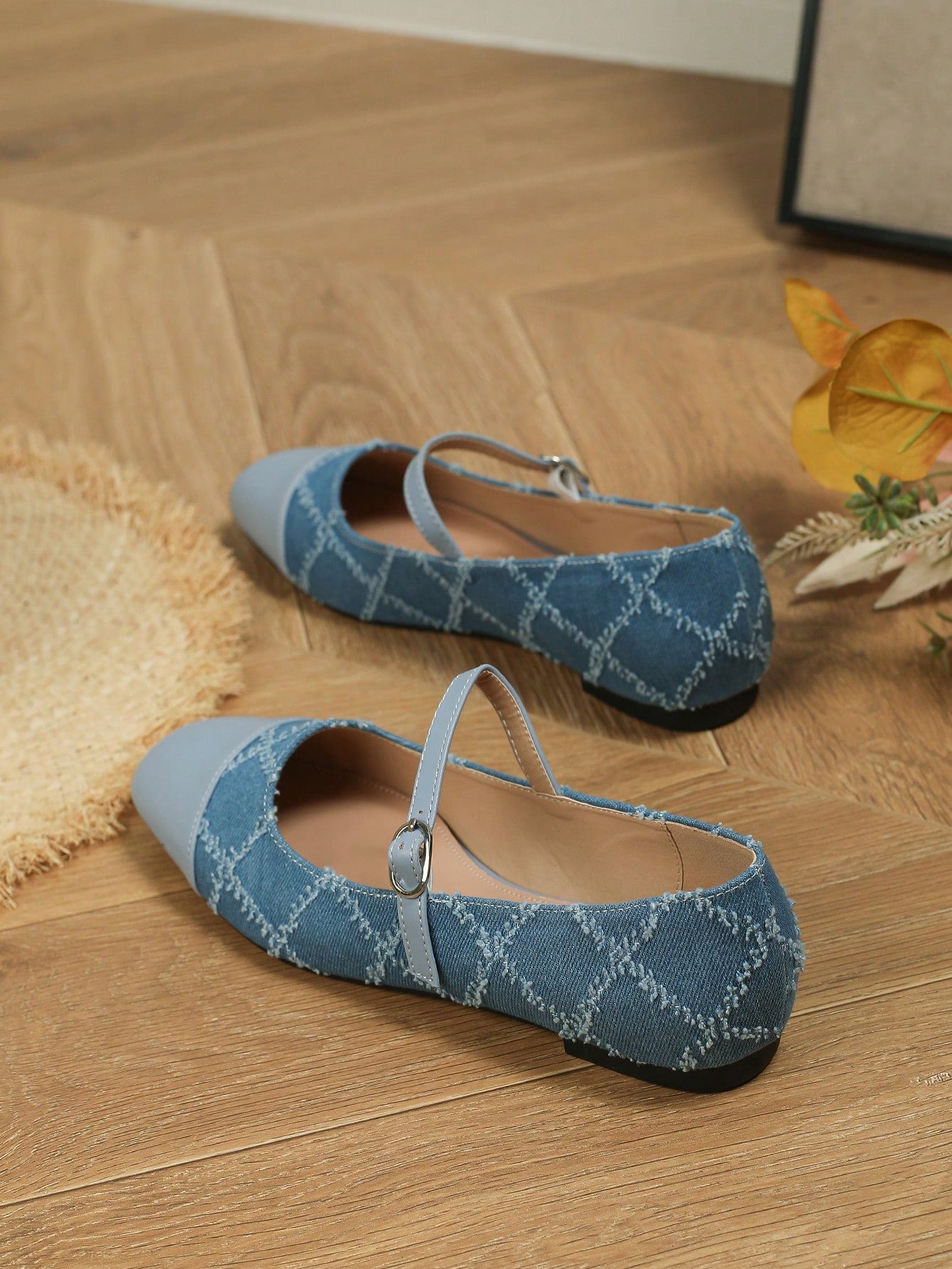 Stylish Women's Classic Flat Casual Shoes