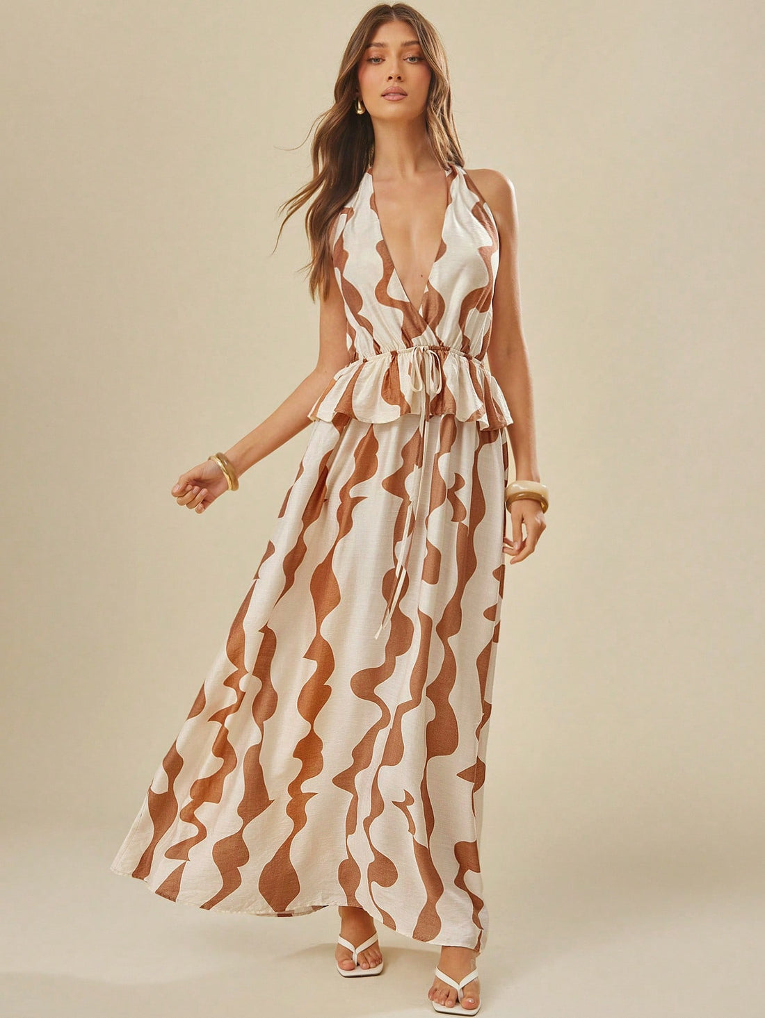 Turn heads with this playful and chic open-back dress featuring bold contrast colors and a sexy printed design. Perfect for making a statement at any event, it combines comfort with eye-catching style to keep you confident and effortless all day or night. Embrace your fun side and stand out with this must-have piece in your wardrobe.